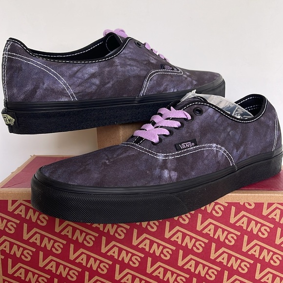 Vans Men’s Authentic
Midnight Shift Black/Black
VN0009PVBKA
Sneakers - Picture 8 of 16